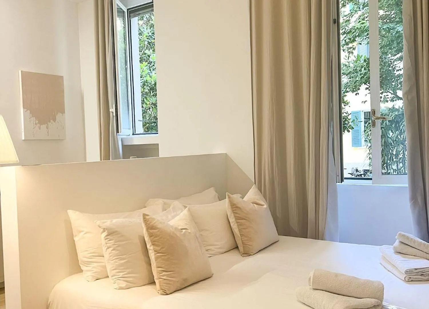 Divini Gae Aulenti Apartment Milan